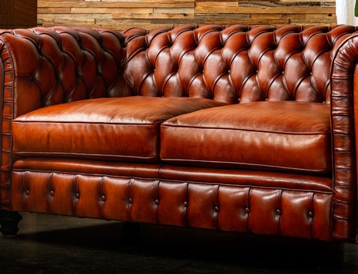sofa-leather-chesterfield-2-places-mise-en-scene-montreal-quebec
